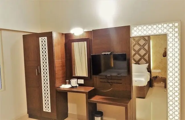 Deluxe Tek Büyük Yataklı Oda, 1 Çift Kişilik Yatak, Sigara İçilebilir