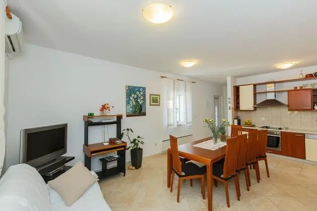 Ev (Sanda - with pool - H(14))