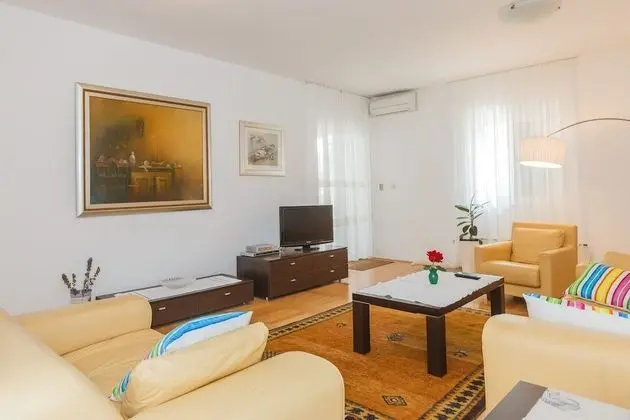 Ev (Sanda - with pool - H(14))