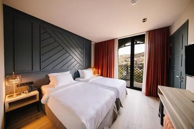 Standard Tek Büyük veya İki Ayrı Yataklı Oda, Balkon, Nehir Manzaralı