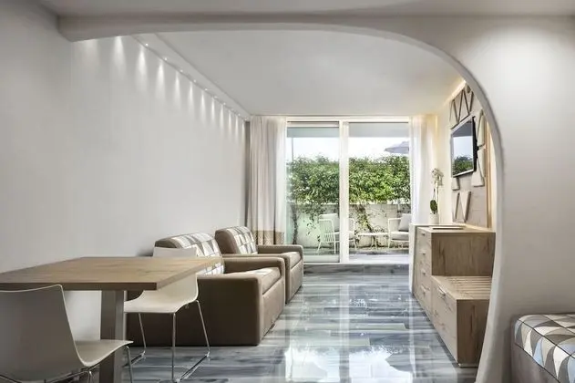 Comfort Tek Büyük veya İki Ayrı Yataklı Oda