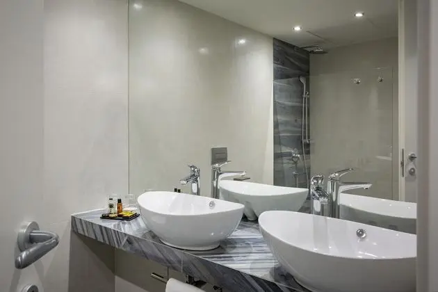 Comfort Tek Büyük veya İki Ayrı Yataklı Oda