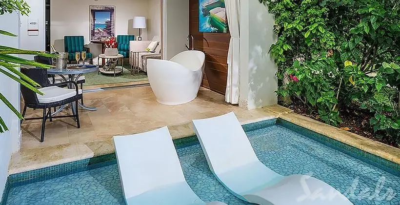 Luxury Süit, 1 Yatak Odası, Bahçe Manzaralı (Crystal Lagoon Swim-Up Butler Suite)
