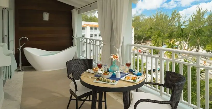Süit, 1 Yatak Odası, Okyanus Manzaralı (Beachfront Butler Suite with Balcony)