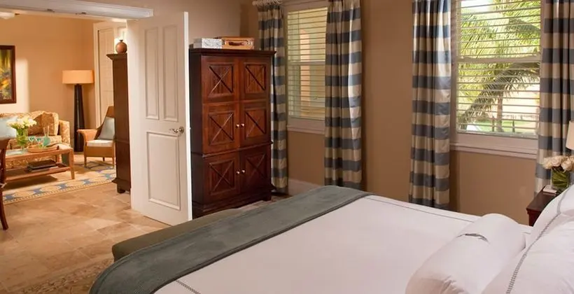 Luxury Süit, 1 Yatak Odası, Kısmi Deniz Manzarası (Beach House One Bedroom Butler Suite)