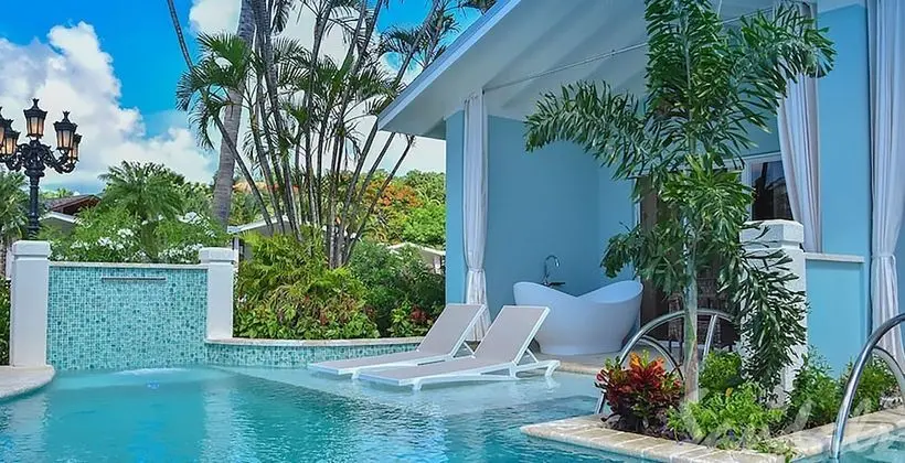 Romantic Oda, 1 Yatak Odası, Havuz Manzaralı (Crystal Lagoon Swim-up w/ Patio)