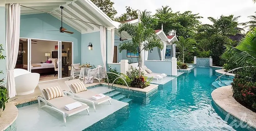 Romantic Oda, 1 Yatak Odası, Havuz Manzaralı (Crystal Lagoon Swim-up w/ Patio)
