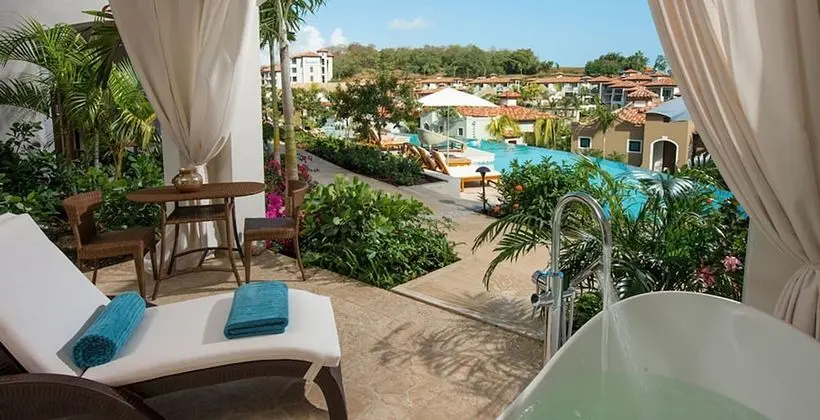 Honeymoon Süit, 1 Yatak Odası, Havuz Manzaralı (South Seas Honeymoon Junior Suite)