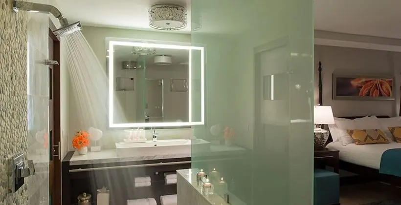 Honeymoon Süit, 1 Yatak Odası, Havuz Manzaralı (South Seas Honeymoon Junior Suite)