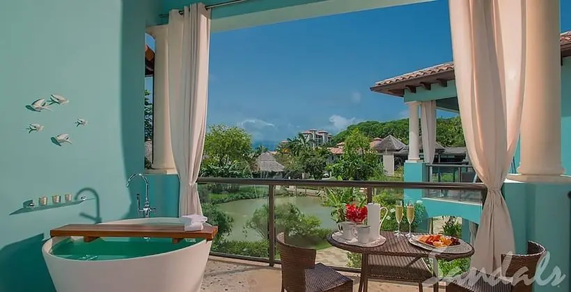 Romantic Süit, 1 Yatak Odası, Bahçe Manzaralı (Lover's Lagoon Junior Suite)