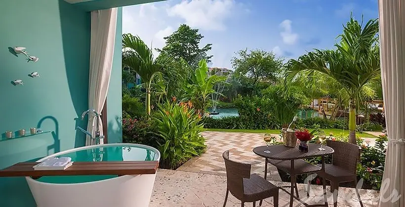 Romantic Süit, 1 Yatak Odası, Bahçe Manzaralı (Lover's Lagoon with Patio)