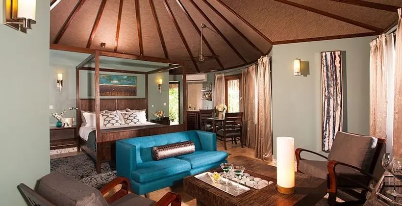 Romantic Süit, 1 Yatak Odası, Bahçe Manzaralı (South Seas Grande Rondoval Suite)