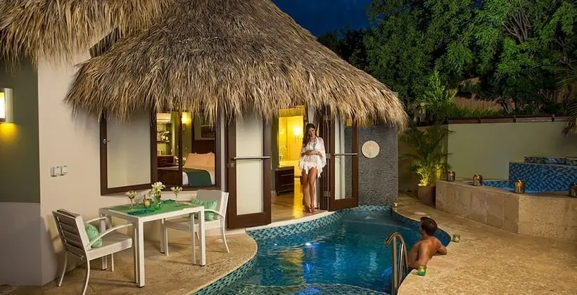 Romantic Süit, 1 Yatak Odası, Bahçe Manzaralı (South Seas Grande Rondoval Suite)