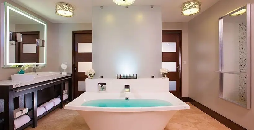 Süit, 1 Yatak Odası, Bahçe Manzaralı (South Seas Walkout Junior Suite)