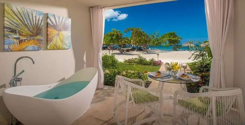 Honeymoon Süit, 1 Yatak Odası, Okyanus Manzaralı (Beachfront Honeymoon Walkout)