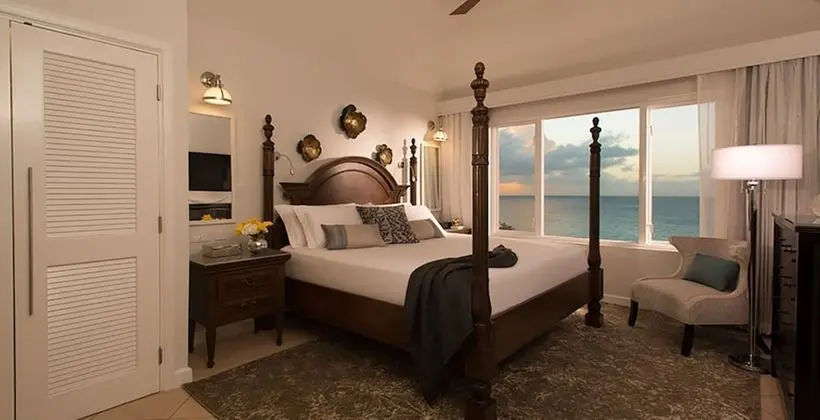 Luxury Süit, 1 Yatak Odası, Okyanus Manzaralı (Sunset Bluff Butler Suite w/Balcony)