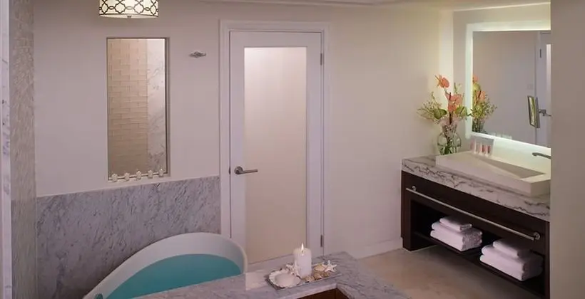 Luxury Süit, 1 Yatak Odası, Okyanus Manzaralı (Sunset Bluff Butler Suite w/Balcony)