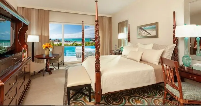 East Bay Beachfront Swim-up Butler Suite (BSUP)
