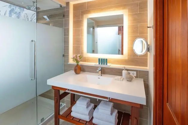 Subi Club Level Walkout Room w/ Patio Tranquility Soaking Tub
