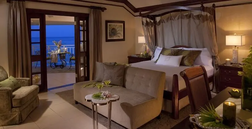 Grand Süit, 1 Yatak Odası, Okyanus Manzaralı (Grand Duchess Verandah Butler Suite)