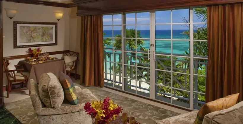 Grand Süit, 1 Yatak Odası, Okyanus Manzaralı (Grand Duke Oceanfront Butler Suite)