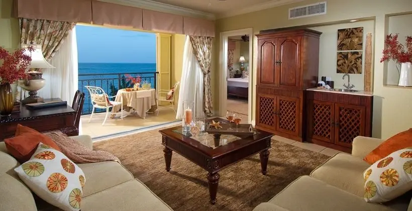 Romantic Oda, 1 Yatak Odası, Okyanus Manzaralı (Penthouse Beachfront Butler Suite)