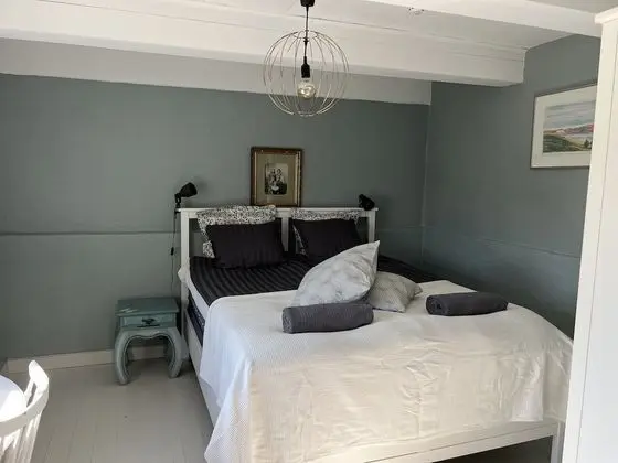 Tek Büyük Yataklı Oda, Ek Bina