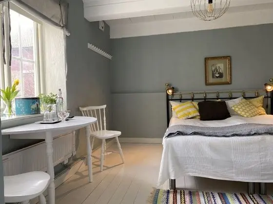 Tek Büyük Yataklı Oda, Ek Bina