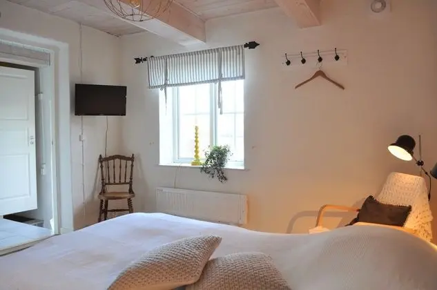 Tek Büyük Yataklı Oda, Ek Bina