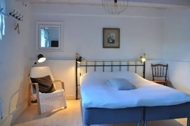 Tek Büyük Yataklı Oda, Ek Bina