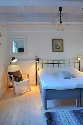 Tek Büyük Yataklı Oda, Ek Bina