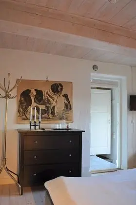 Tek Büyük Yataklı Oda, Ek Bina