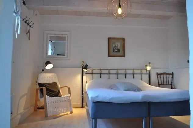 Tek Büyük Yataklı Oda, Ek Bina