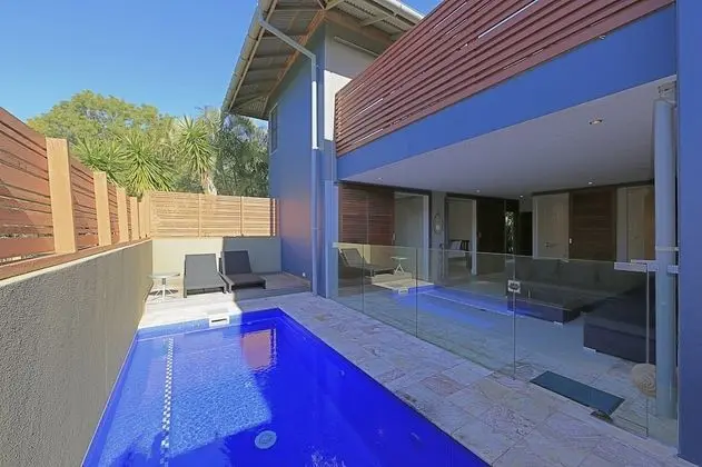 2 Bedroom Beach Home with Pool