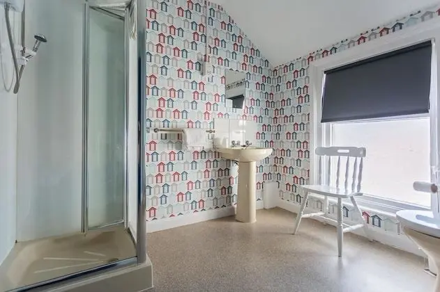 Tek Büyük Yataklı Oda, Ortak Banyo