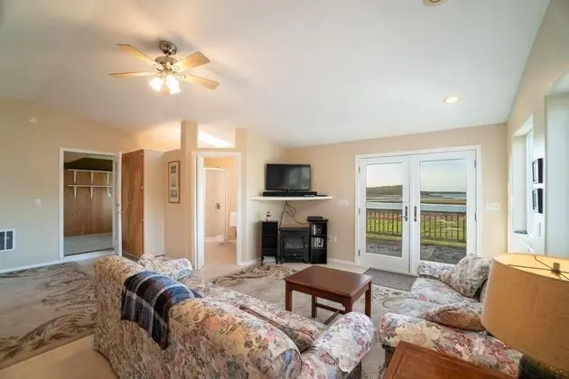 Ev, 2 Büyük (Queen) Boy Yatak (The Sandlake View)