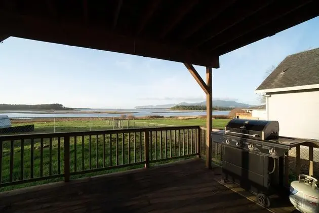 Ev, 2 Büyük (Queen) Boy Yatak (The Sandlake View)