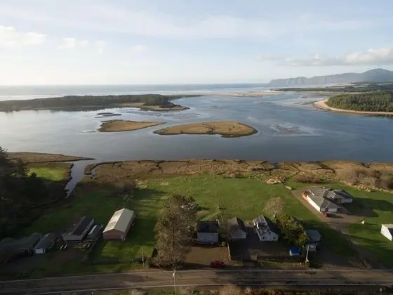 Ev, 2 Büyük (Queen) Boy Yatak (The Sandlake View)