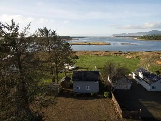 Ev, 2 Büyük (Queen) Boy Yatak (The Sandlake View)