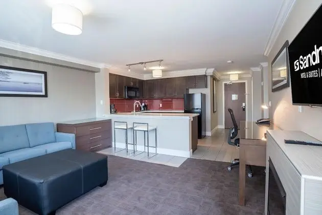 Premium Suite, 1 King, Kitchen, W/D, Balcony