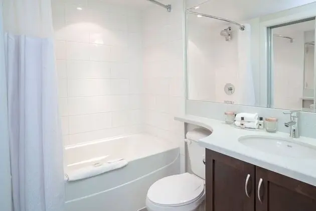 Premium Suite, 1 King, Kitchen, W/D, Balcony