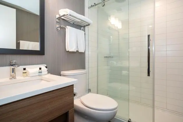 Oda, 2 Büyük (Queen) Boy Yatak (Corporate)
