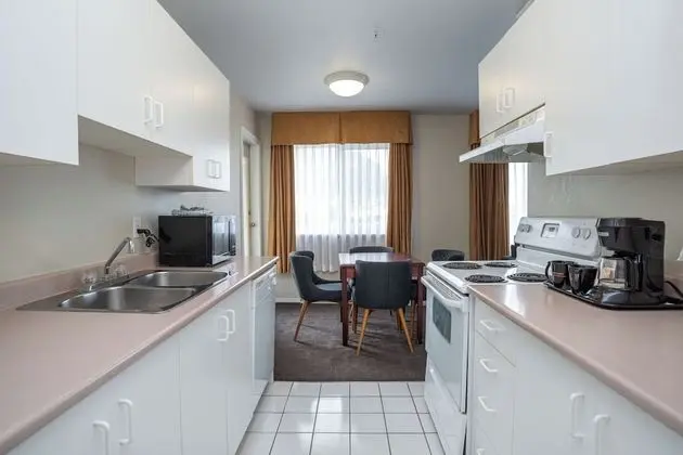 2 Bedroom Suite, 1 King, 1 Queen, Sofa Bed, Kitchen