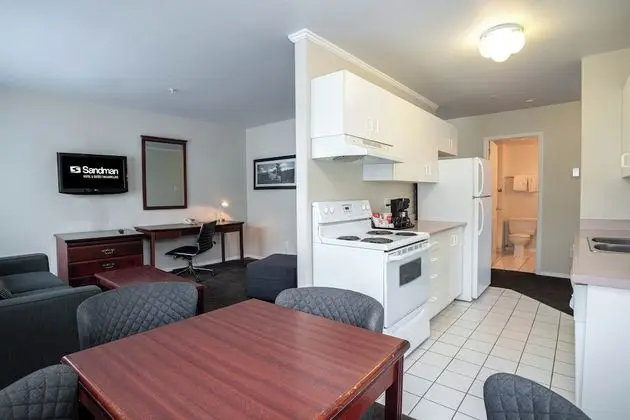 2 Bedroom Suite, 1 King, 1 Queen, Sofa Bed, Kitchen