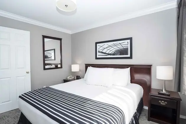 2 Bedroom Suite, 1 King, 1 Queen, Sofa Bed, Kitchen