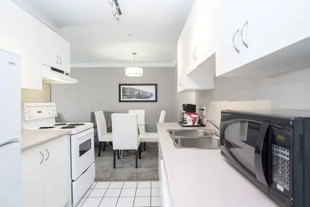 2 Bedroom Suite, 1 King, 1 Queen, Sofa Bed, Kitchen