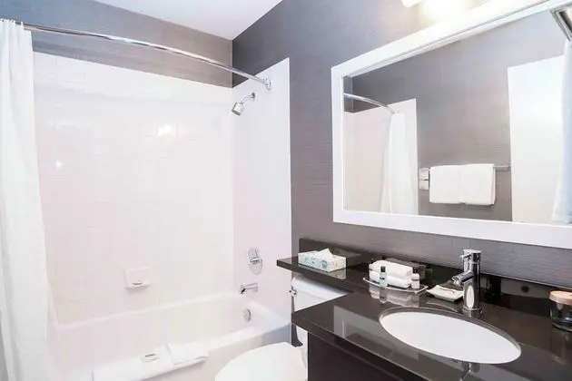 2 Bedroom Suite, 1 King, 1 Queen, Sofa Bed, Kitchen