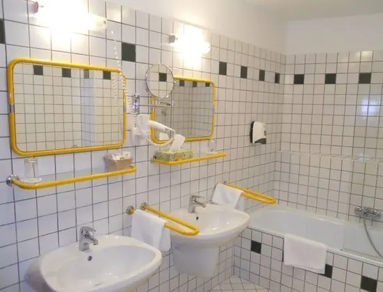 Tek Büyük veya İki Ayrı Yataklı Oda (single use)