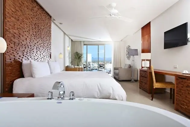 Finisterra Junior Suite