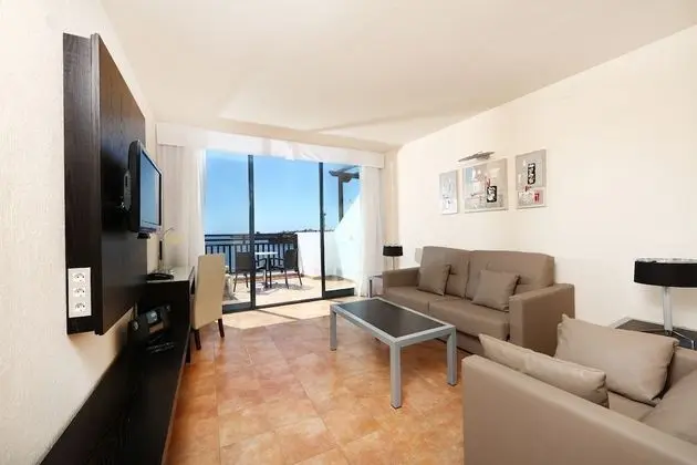 Elite Suite (4 Adults)